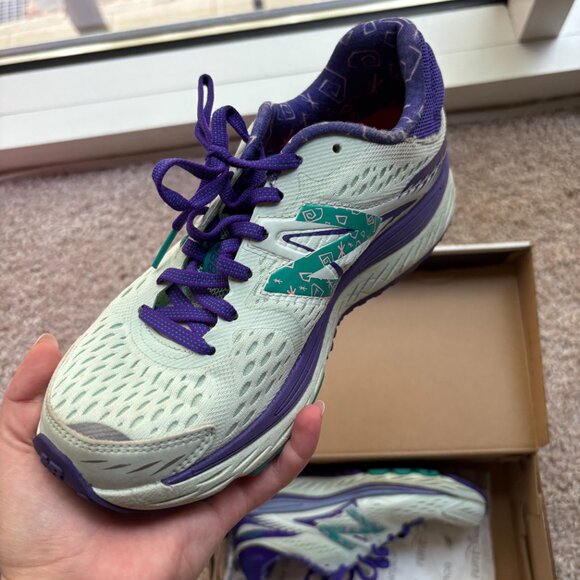 RunDisney New Balance 880V6 Mad Tea Party Sneakers - Picture 9 of 11